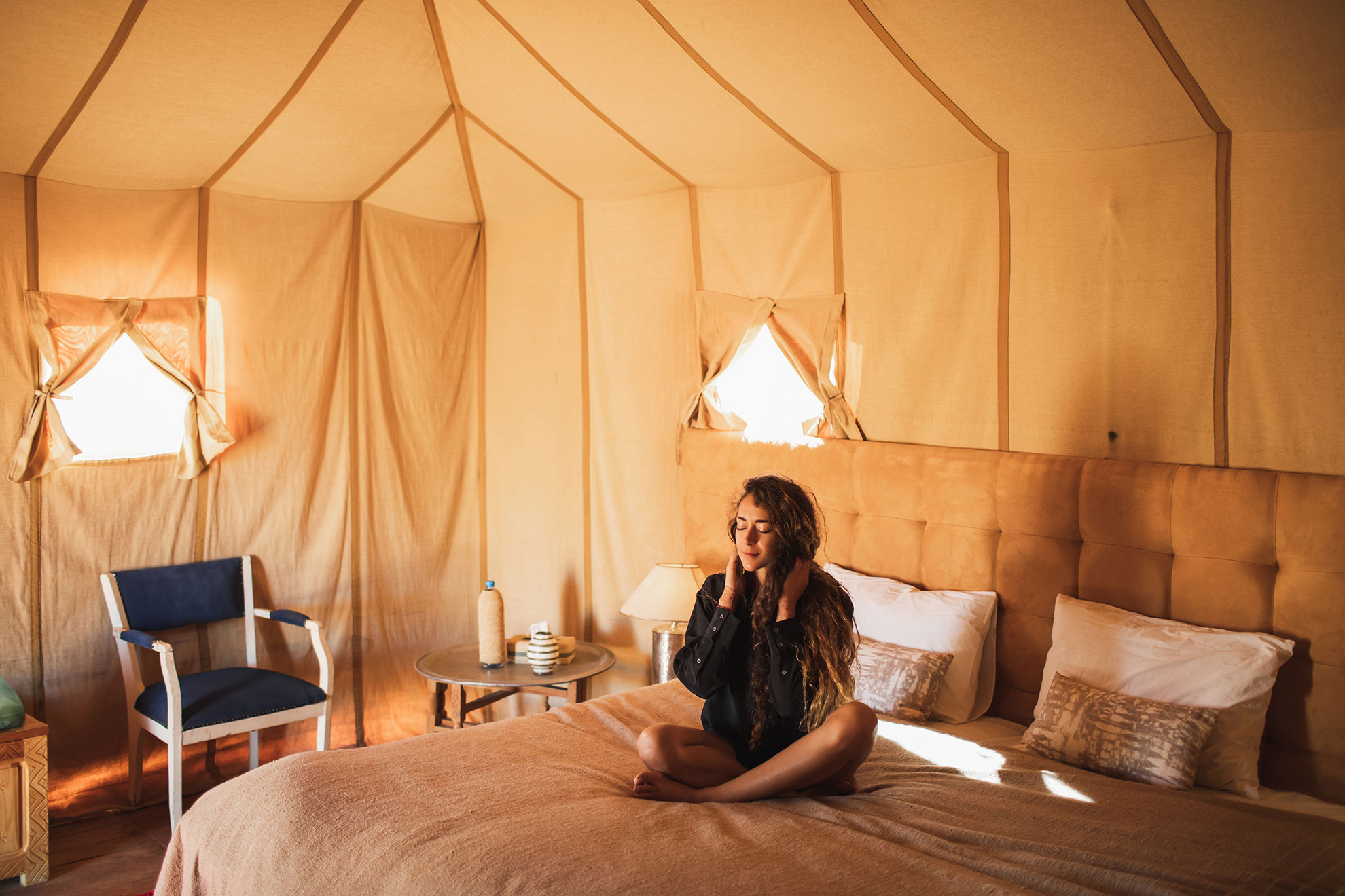 Namiot w stylu glamping, ilustracja do artykułu