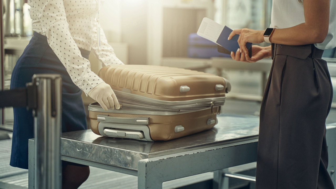 10 rzeczy, których lepiej nie zabieraj do bagażu podręcznego
